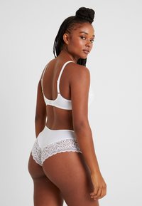 Triumph AMOURETTE SPOTLIGHT HIPSTER - Figi