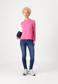 ONLY Petite ONLJADE - Stickad tröja - strawberry pink