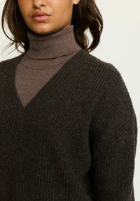 Soft Rebels Svetr - coffee quartz melange