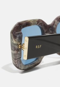 RETROSUPERFUTURE SAGRADO UNISEX - Sončna očala - roccia gray