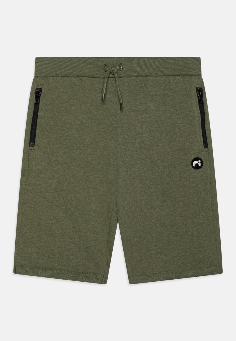 Shorts décontractés vert olive avec ceinture élastique, cordon, deux poches verticales zippées noires et un petit logo rond noir et blanc sur la jambe droite.