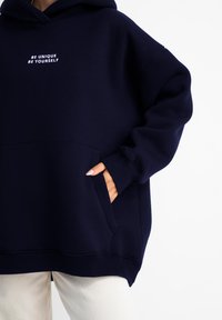 MIRONS EMBROIDERY - Felpa con cappuccio - dark blue