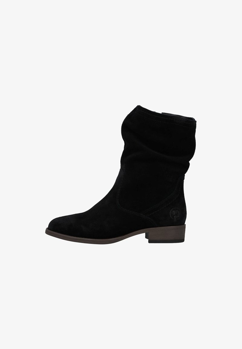 Botte mi-mollet en daim noir avec un talon bas empilé et un bout rond, présentant un logo embossé subtil près du talon.