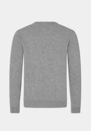 Grauer Strickpullover mit rundem Halsausschnitt, langen Ärmeln und gerippten Bündchen. Das Material wirkt weich und hat eine glatte Textur.