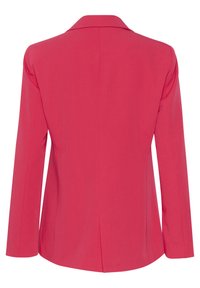 Blazer fucsia su misura con maniche lunghe, colletto a fascia e aperture posteriori. Tessuto liscio con una silhouette pulita e strutturata. Senza bottoni o accenti visibili.