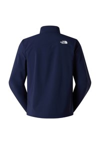 Chaqueta softshell azul marino con cuello alto, mangas largas y un pequeño logo blanco en la parte superior de la espalda. Textura suave, diseño ligero.