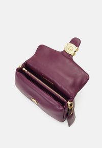 COACH COVERED CLOSURE PILLOW TABBY SHOULDER - Handbag - deep berry