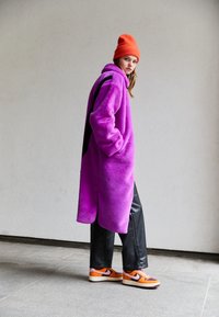 Nike Sportswear Zimní kabát - vivid purple/black