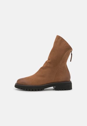 Enkellaarsjes met plateauzool - brown