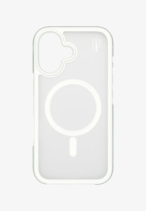 Transparante witte telefoonhoes met verhoogde randen, ronde en cameragaten, en "IDEAL OF SWEDEN" branding in de rechterbovenhoek.