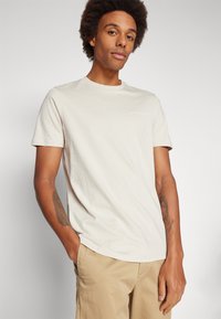 Lyle & Scott Jednoduché tričko - cove