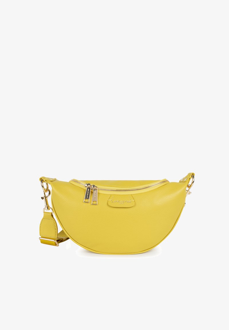 Sac bandoulière en cuir jaune, de forme croissante, avec une fermeture zippée et des accessoires en métal doré. Il dispose d'une sangle réglable et d'un détail de logo.