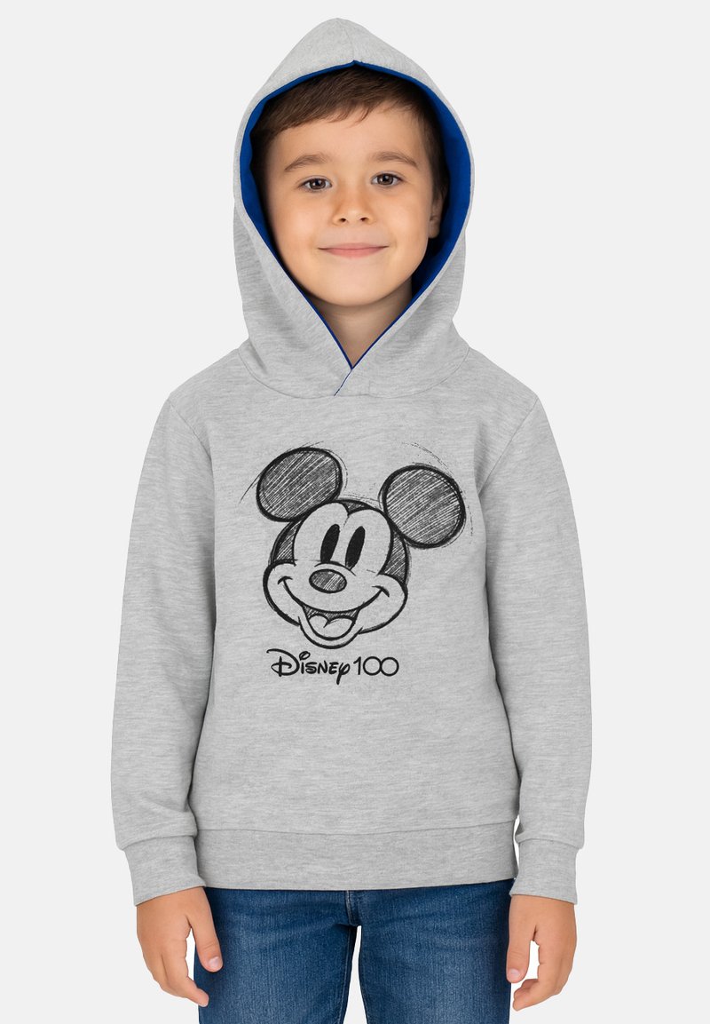Felpa grigia con fodera interna blu. Presenta una grafica di Topolino sorridente e il testo "Disney 100" sotto. Materiale in cotone.