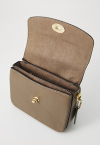 COACH CASSIE CROSSBODY BAG 19 - Handbag - dark-brown