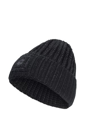 Zwarte gebreide wintermuts met geribbelde structuur en een kleine rechthoekige gestikte logo patch aan de voorkant.