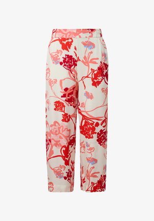 Kwiatowe spodnie wykonane z lekkiego materiału, z kremowym tłem i dużymi czerwonymi oraz różowymi kwiatami, zielonymi akcentami i luźnym krojem.