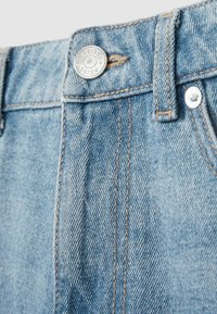 Reiss Laisvo kirpimo džinsai - light blue wash