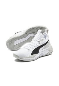 Valkoiset urheilukengät mustilla yksityiskohdilla, kuvioitu verkkopäällinen ja synteettinen materiaali, pehmustettu kaulus ja kumipohja kalanruotokuvioinnilla.