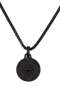 Zwart metalen kompaspenning aan een ketting, met complexe richtingsmarkeringen en decoratieve patronen op een ronde oppervlakte.