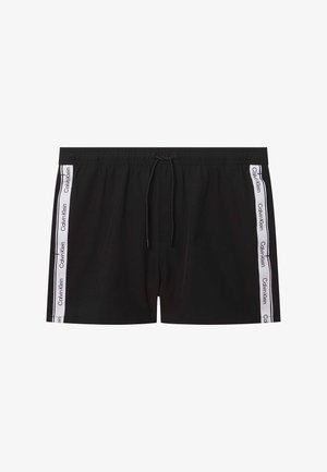 Czarne męskie kąpielówki z białymi bocznymi paskami z powtarzającym się logo Calvin Klein oraz czarnym paskiem ściągającym w pasie.