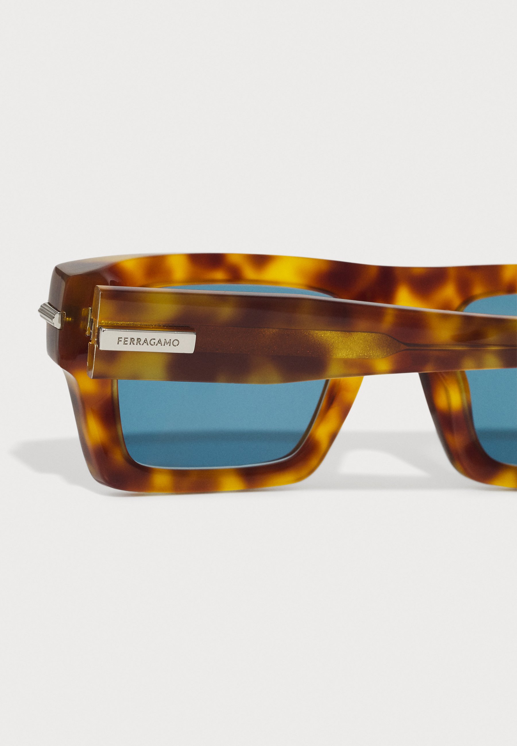 Salvadore Ferragamo POLLYメタリックブラウン5 1/2C Salvadore Ferragamo POLLYメタリックブラウン5 1/2C - メルカリ