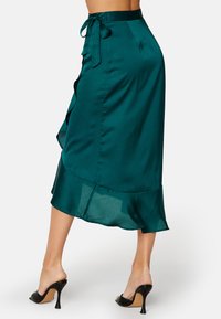 Bubbleroom FRILL MIDI WRAP SATIN SKIRT - Áčková sukně - dark green