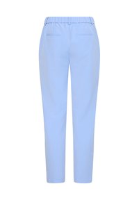 Lyseblå, slim-fit bukser med elastisk taljebånd, to baglommer og en glat tekstur. Ingen synligt mønster eller detaljer.