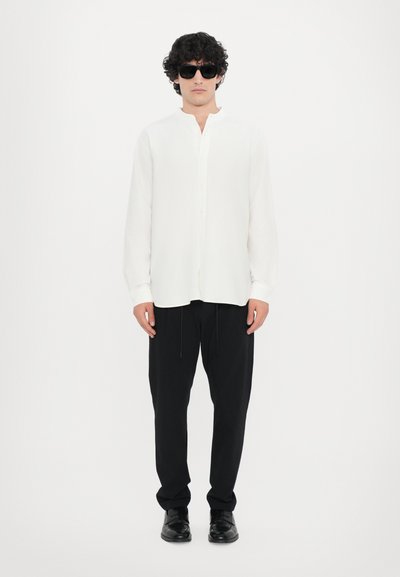 CLOSED VIGO TAPERED - Chinos tipa bikses - dark night