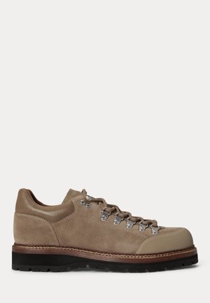 Polo Ralph Lauren, ALPINE LOW SUEDE TRAIL SHOE - Καθημερινά παπούτσια με κορδόνια - dirty buck