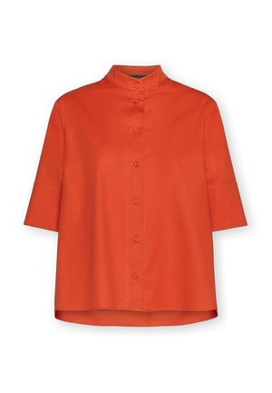 Chemise orange à manches courtes, boutonnée, avec col mandarin et ourlet légèrement arrondi.