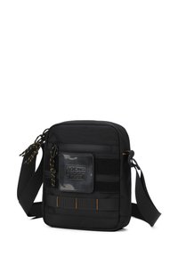 Borsa a tracolla nera con forma rettangolare, realizzata in tessuto resistente. Caratterizzata da una toppa testurizzata, linee accentate arancioni e tracolla regolabile.