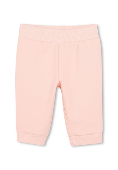 Shorts en coton rose clair avec une taille côtelée et des poignets élastiques, présentant un design simple et une texture lisse.