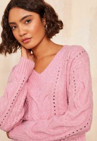 Friends Like These STITCH DETAIL  - Stickad tröja - pink