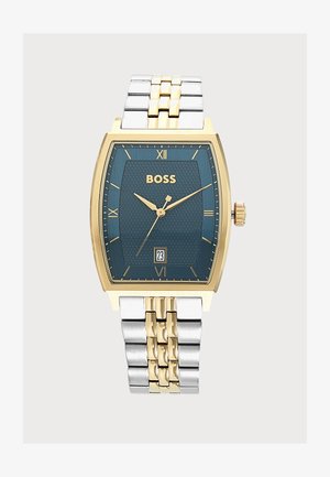 Montre-bracelet rectangulaire en métal or et argent avec cadran bleu, chiffres romains dorés, affichage de la date et logo BOSS doré au centre.