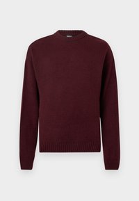 Pull en tricot bordeaux foncé à manches longues avec encolure ronde et poignets et ourlet côtelés, présenté sur un fond clair uni.