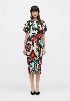 NEW PINA PLISSÉ DRESS - Denné šaty - carrots