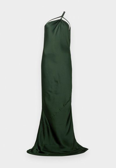 Rochie de seară din satin verde, cu o formă subțire și ajustată. Prezintă un decolteu asimetric și o singură bretea pe umăr. Textură netedă pe toată suprafața.