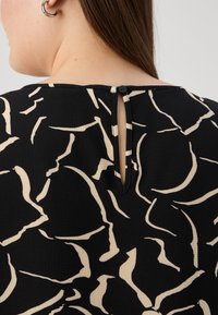 ONLY Carmakoma CARVICA LIFE NOOS - Bluse - white/black