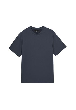 Granatowy t-shirt z krótkim rękawem o teksturowanej tkaninie i okrągłym dekoltem. Projekt jest prosty, bez widocznych wzorów czy akcentów.