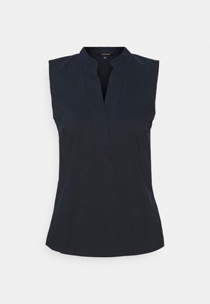 Blouse sans manches en bleu marine foncé, avec un col montant et un décolleté en V. Confectionnée dans un tissu lisse, elle présente une coupe décontractée sans motifs apparents.
