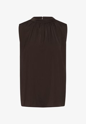 Blouse sans manches marron foncé avec un col rond haut présentant de fines plis horizontaux et un détail de tissu froncé sous le col.