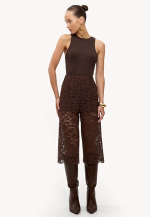 CINNAMON SKIES - Shorts - lace brown