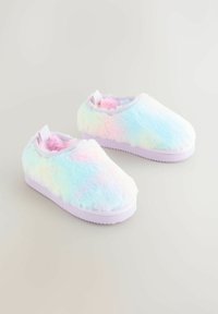 Zapatillas de casa de colores pastel difusos, con un suave upper de piel sintética, una suela de goma flexible de color púrpura y una pestaña de tela en bucle para ponérselas fácilmente.