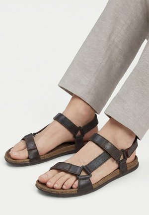 Lasocki, LASOCKI MEN'S SANDALS BROWN - Trekkingsandale - brown