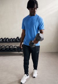 Nike Performance PRIMARY - Spordi T-särk - star blue