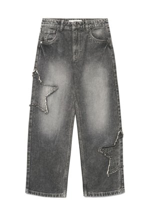 Pantaloni in denim nero lavato con gambe larghe e toppe a forma di stella sfrangiate su ogni coscia, bottone frontale e passanti per cintura.
