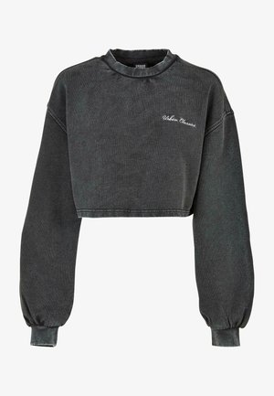 Sweatshirt court en gris foncé, fabriqué en tissu doux. Il possède des manches larges, un col côtelé et une broderie blanche "Urban Classics".