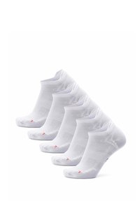 Calcetines blancos hasta el tobillo con una superficie texturizada, puños acanalados y pequeños acentos rojos. Cinco pares exhibidos en fila.