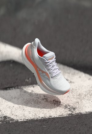 TRIUMPH 23 - Road running shoes - white/wistful