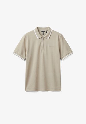 Polo beige a maniche corte con colletto e polsini a righe bianche, cerniera frontale e delicato logo ricamato sul petto.
